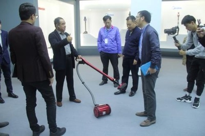 2018中国质量万里行 走进美的吸尘器家庭服务，体验智能清洁新生活